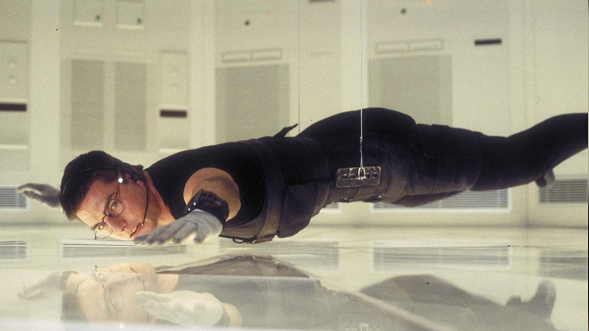 湯姆克魯斯在《不可能的任務》高空垂降偷取資歷。（圖／翻攝自劇照）