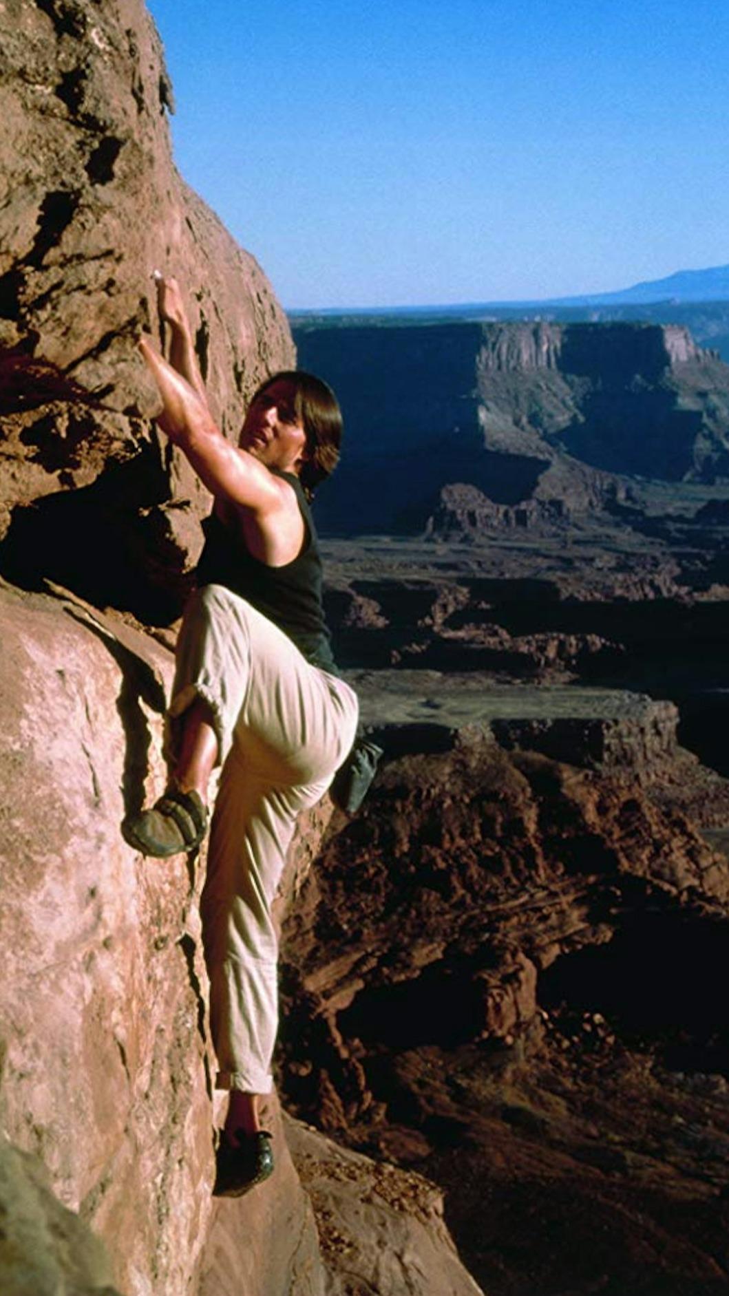 湯姆克魯斯與吳宇森合作《不可能的任務2》挑戰徒手攀岩。(圖／翻攝自X）