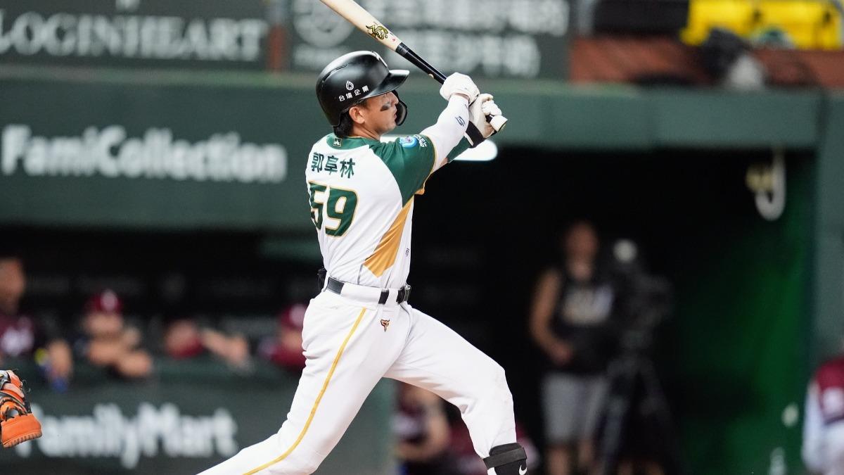 郭阜林雙長打重創霸鉧德，獲選本場MVP。（圖／翻攝自臉書@TSGHAWKS）