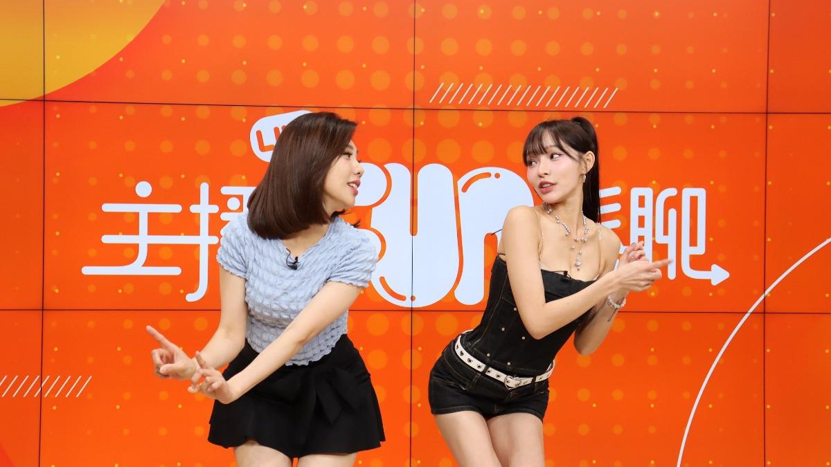 林襄現場教主播潘照文跳應援舞。(圖／鏡電視提供）