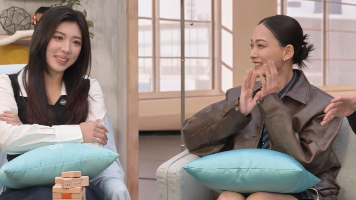 Cindy（左）不忍了，直球問女重修生。（圖／三立提供）