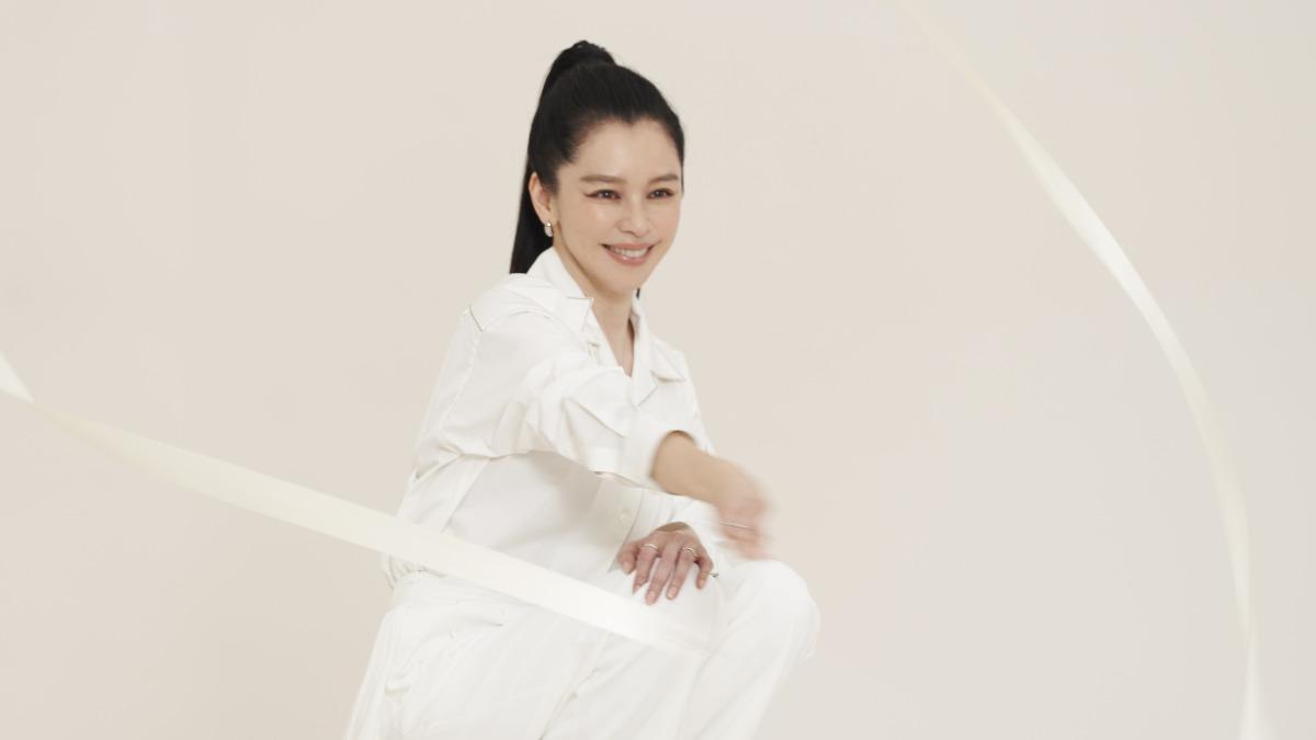 徐若瑄推出新歌〈我的獨白〉，拍攝MV時坦言被掏空。（圖／IKIGAI提供）