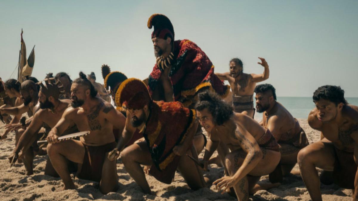 傑森摩莫亞醞釀十年獻出史詩影集《戰酋》。（圖／Apple TV+ 提供）