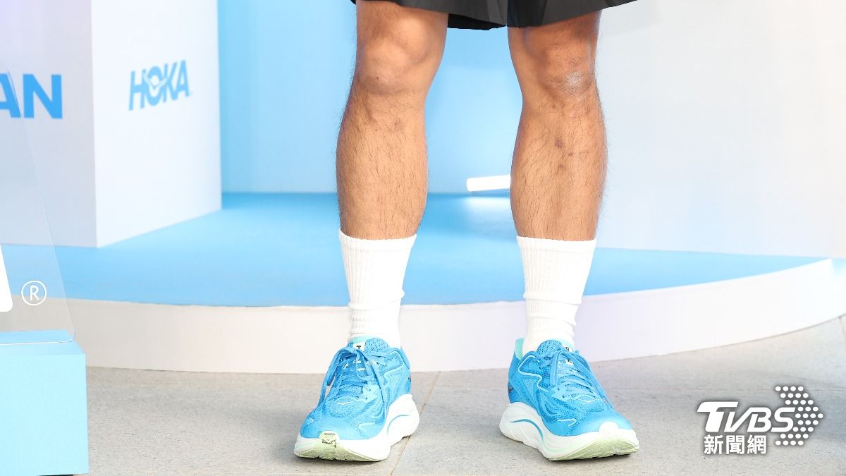 小煜膝蓋曾動刀。(圖/張哲鳴攝)