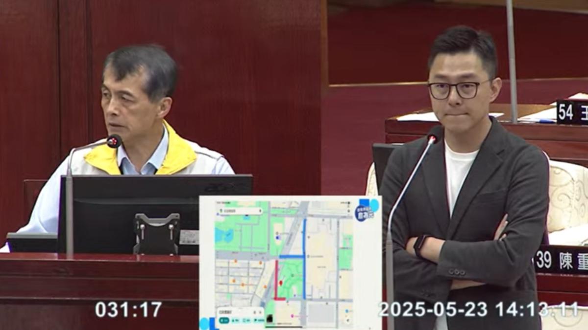 台北市議員詹為元(右)關心台北市府前廣場計畫變身，後續車道問題。（圖／翻攝台北市議會YT頻道）