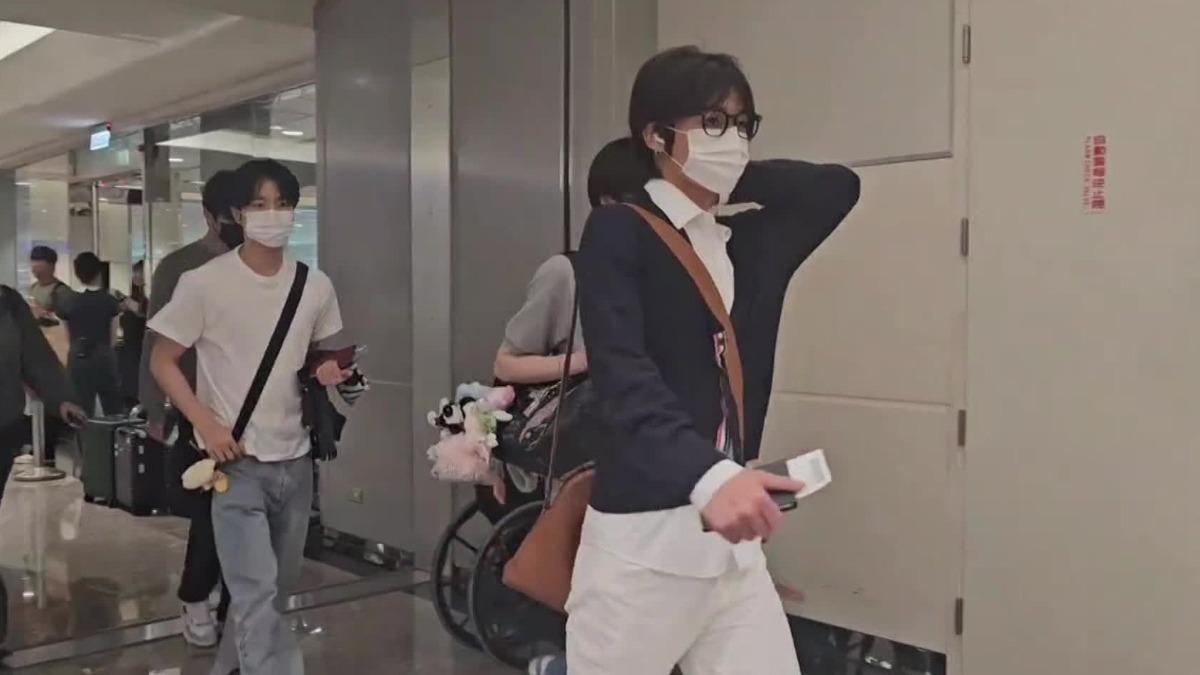 NCT WISH抵台！大批女歌迷尾隨下機　成員「滿臉倦容」畫面曝
