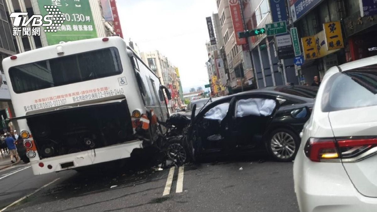 高齡駕駛暴衝