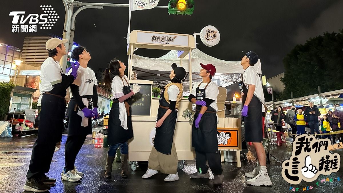 主持群五人分工明確，從北到南擺攤實戰，甚至遠征馬來西亞推廣台灣美食文化。(圖／TVBS)主持群五人分工明確，從北到南擺攤實戰，甚至遠征馬來西亞推廣台灣美食文化。(圖／TVBS)