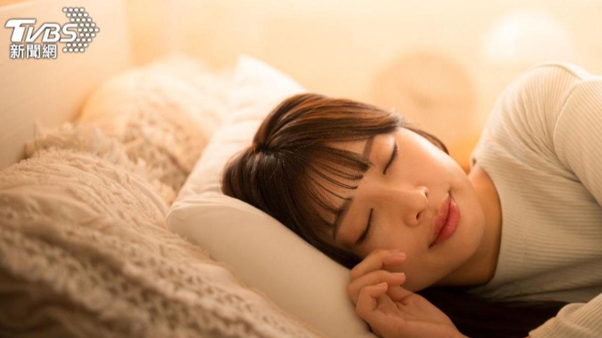 「睡太多也會胖」！家醫師曝最佳睡眠時數　4大指標減重必看