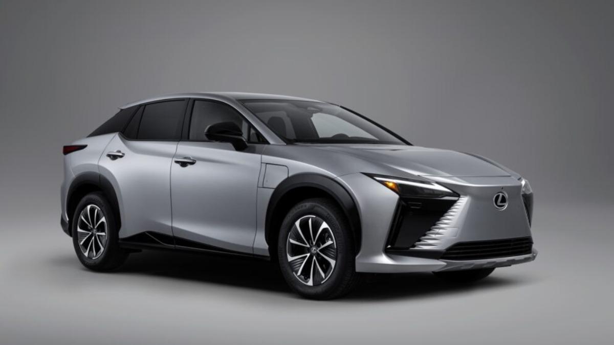 Lexus RZ 全面升級！首搭虛擬手排系統　性能與駕馭兼備