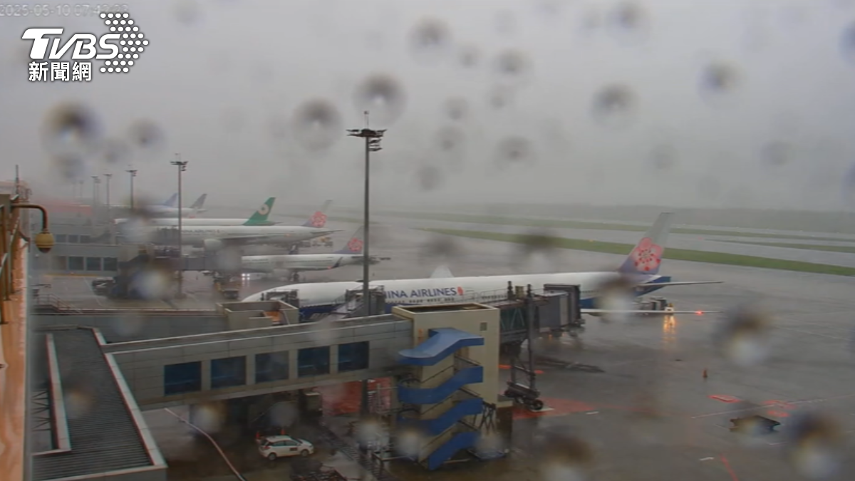 雷雨轟航班亂！金門旅客飛台中　改降「澎湖」