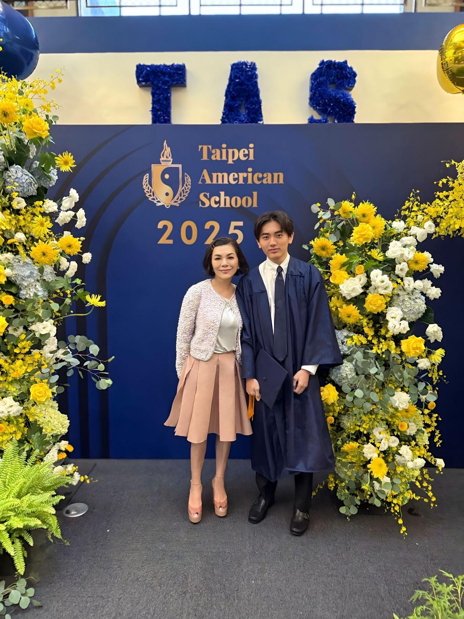 張清芳今天參加小兒子高中畢業典禮。（圖／翻攝自張清芳臉書）