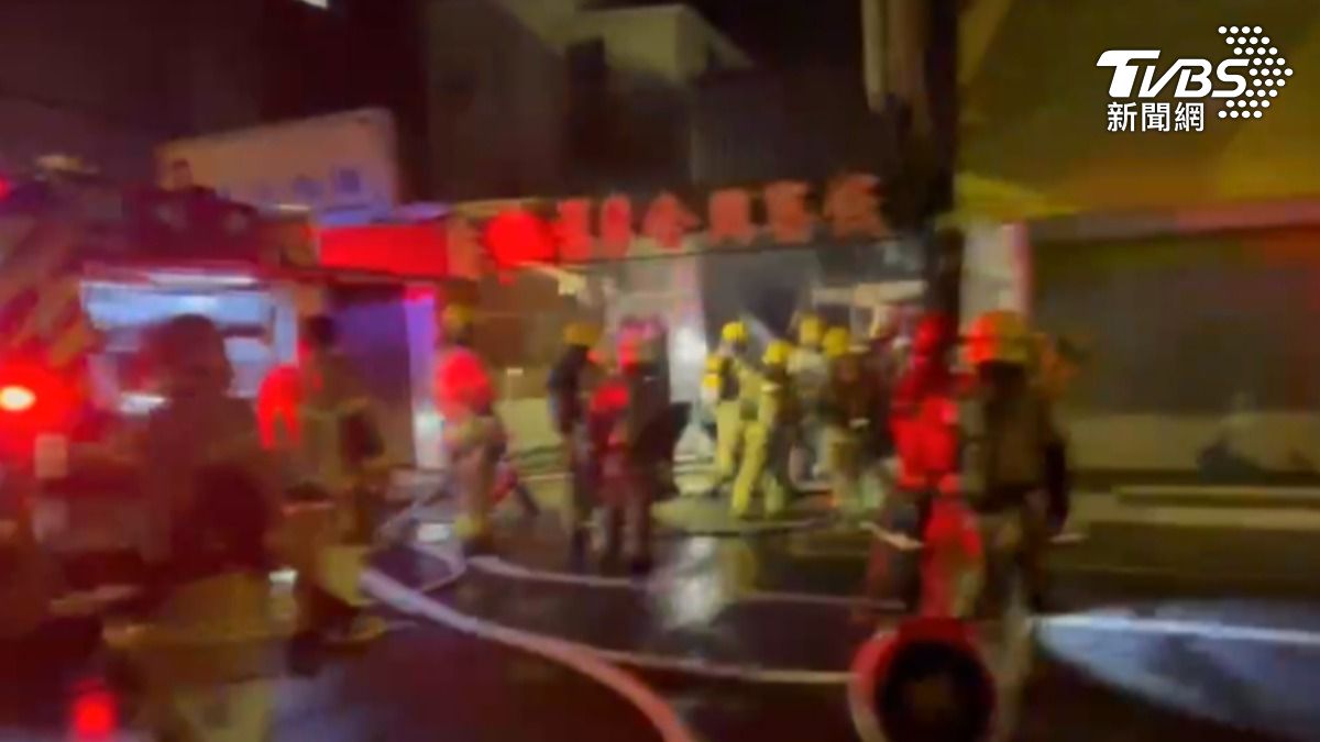 消防獲報後出動20車47人前往灌救。（圖／TVBS）