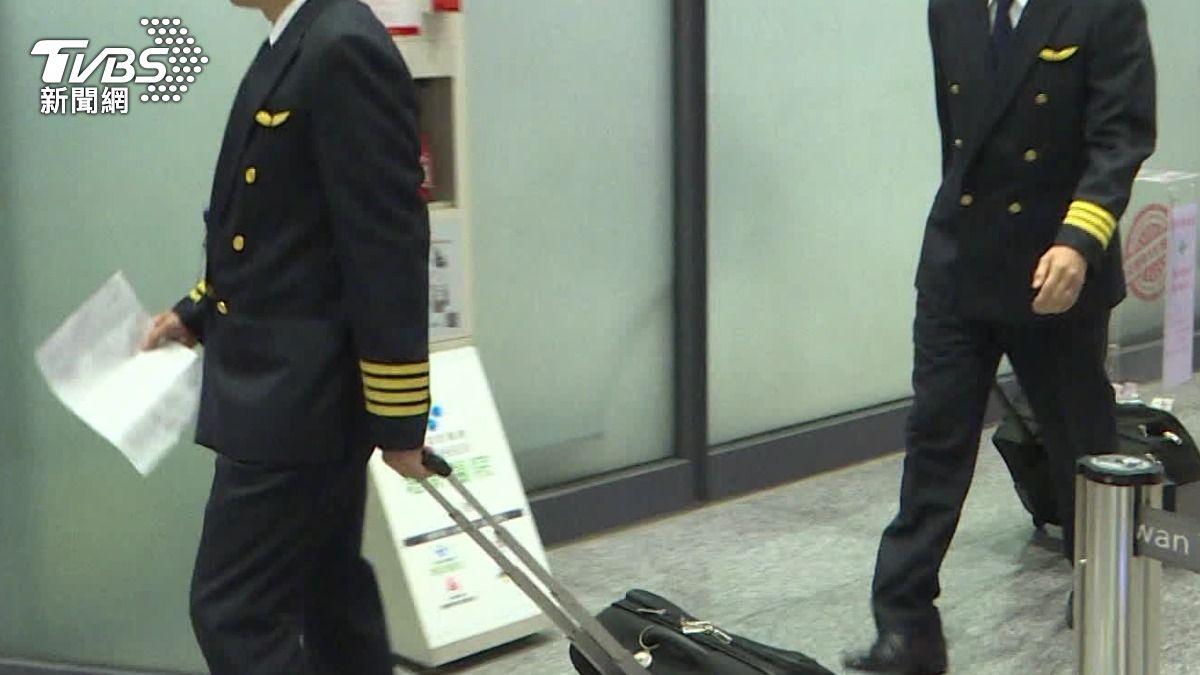 18歲就能開飛機？擬放寬年齡　前機師：要配套
