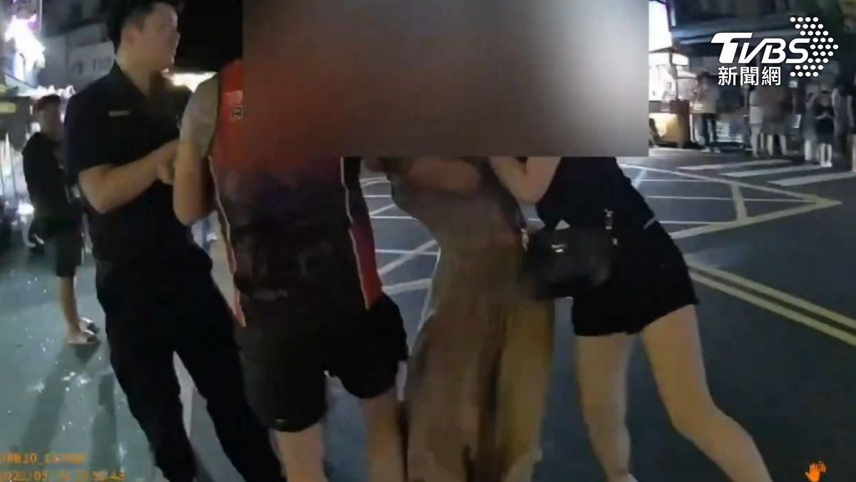 6人在墾丁大街大打出手。(圖/TVBS)