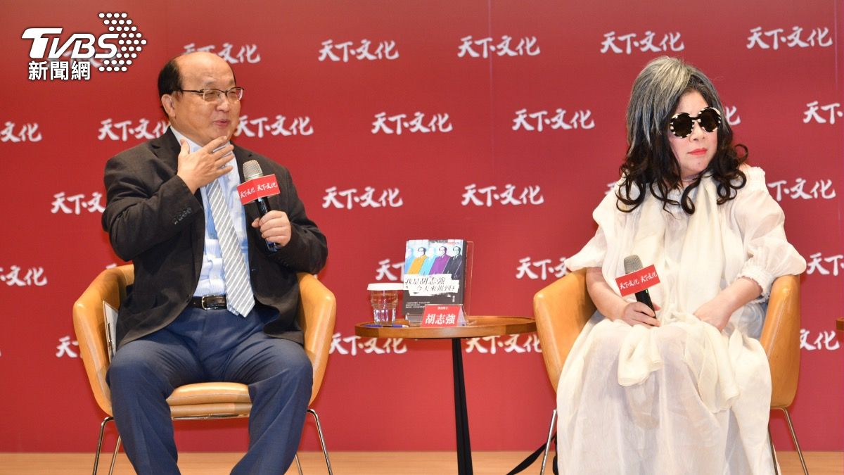 陳文茜（右）出席胡志強回憶錄新書發表會。(圖／胡瑞麒攝）