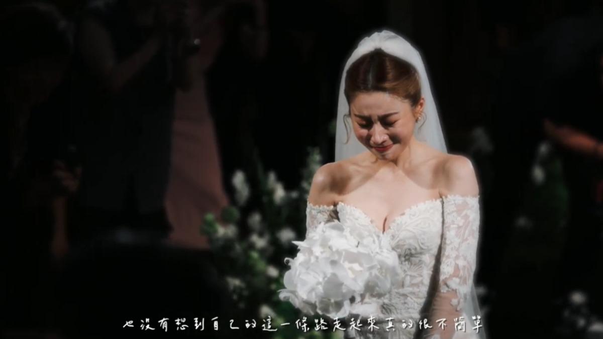 依依進場時忍不住落淚。（圖／Playground Photo提供）