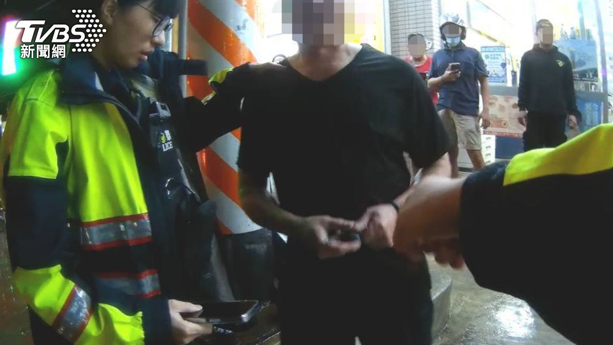 肇事男子酒測值超標，下車後疑似態度不佳。（圖／TVBS）
