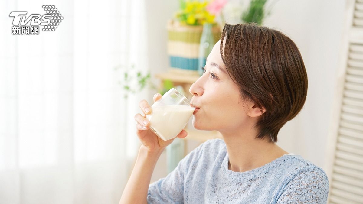 早餐飲品選錯恐感到昏昏欲睡。（示意圖／shutterstock達志影像）