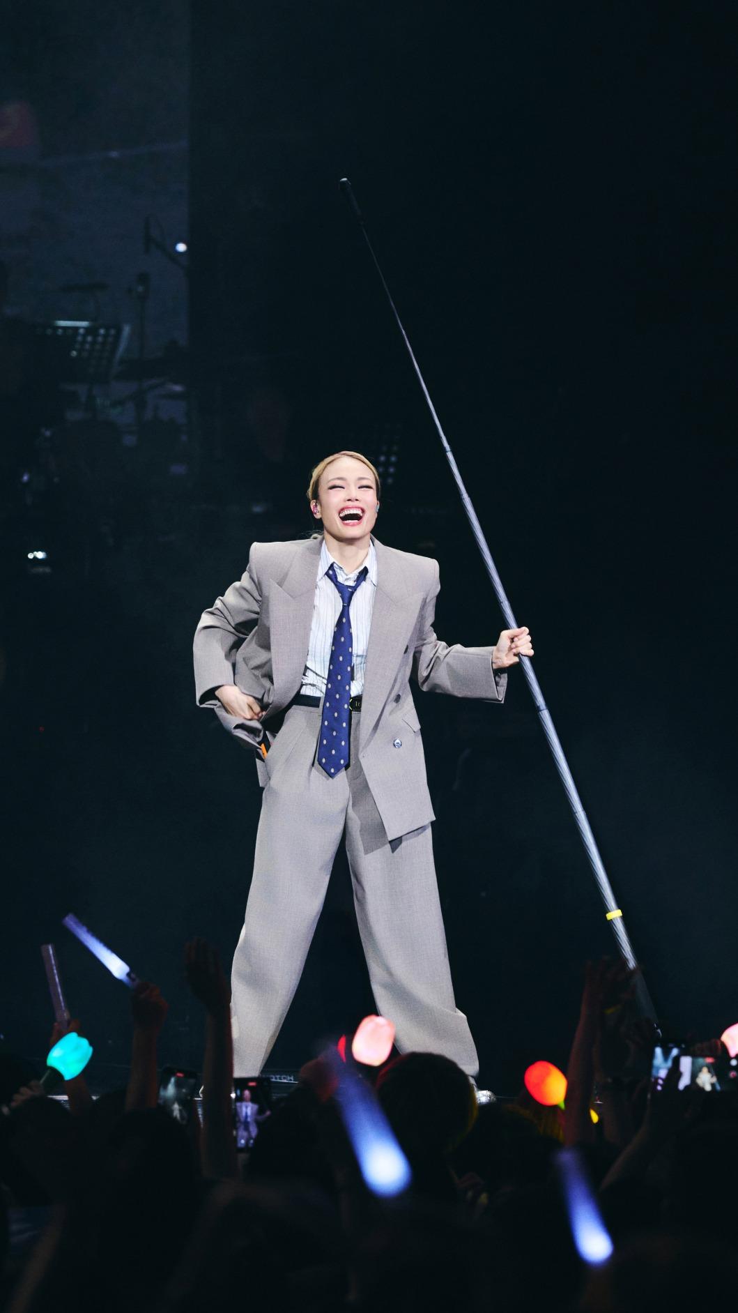 容祖兒扮成男裝。（圖／英皇娛樂提供）