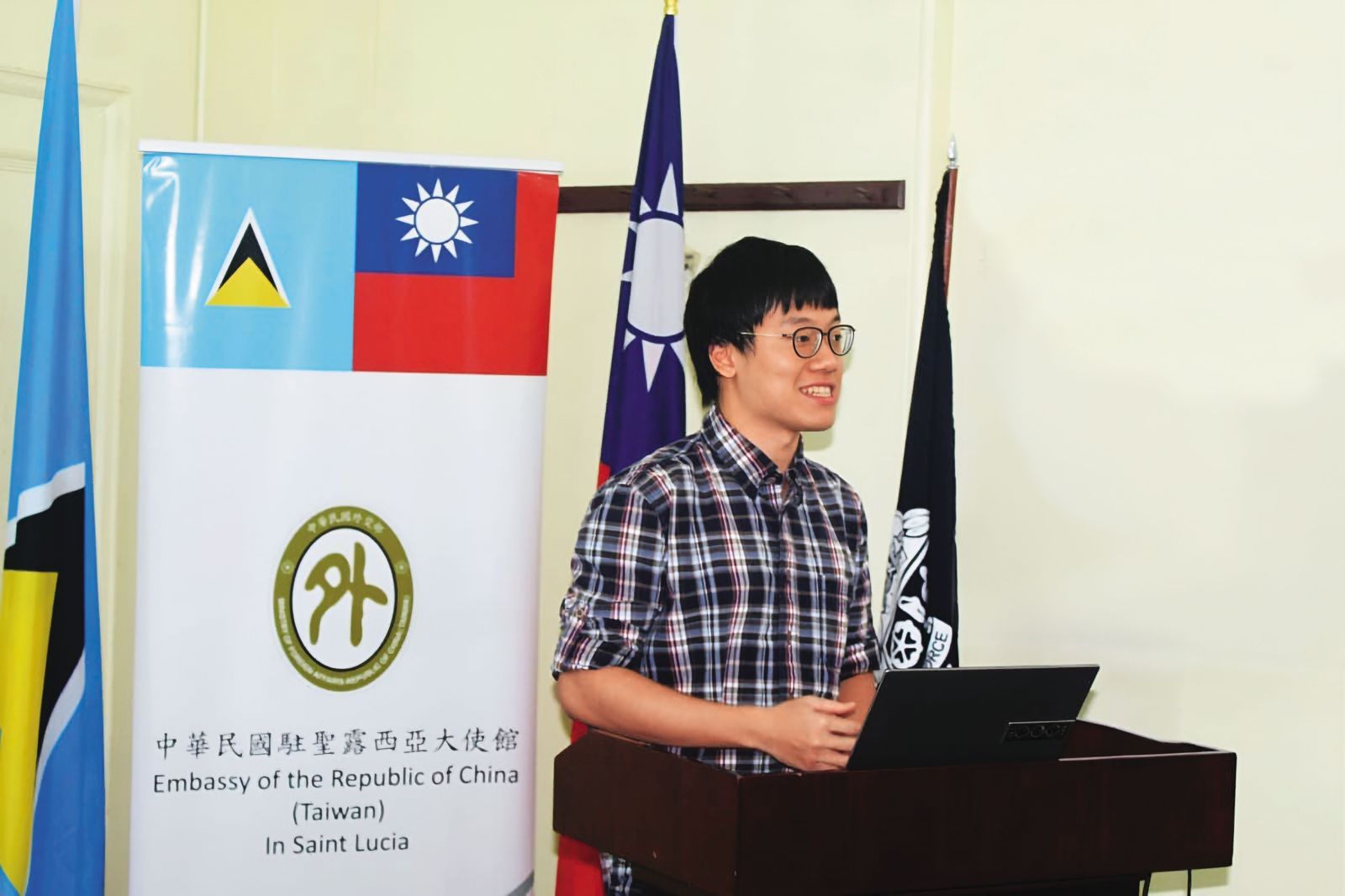 封面故事／架暗網3年海撈30億在美被捕　24歲台大學霸全球販毒台灣資產遭扣