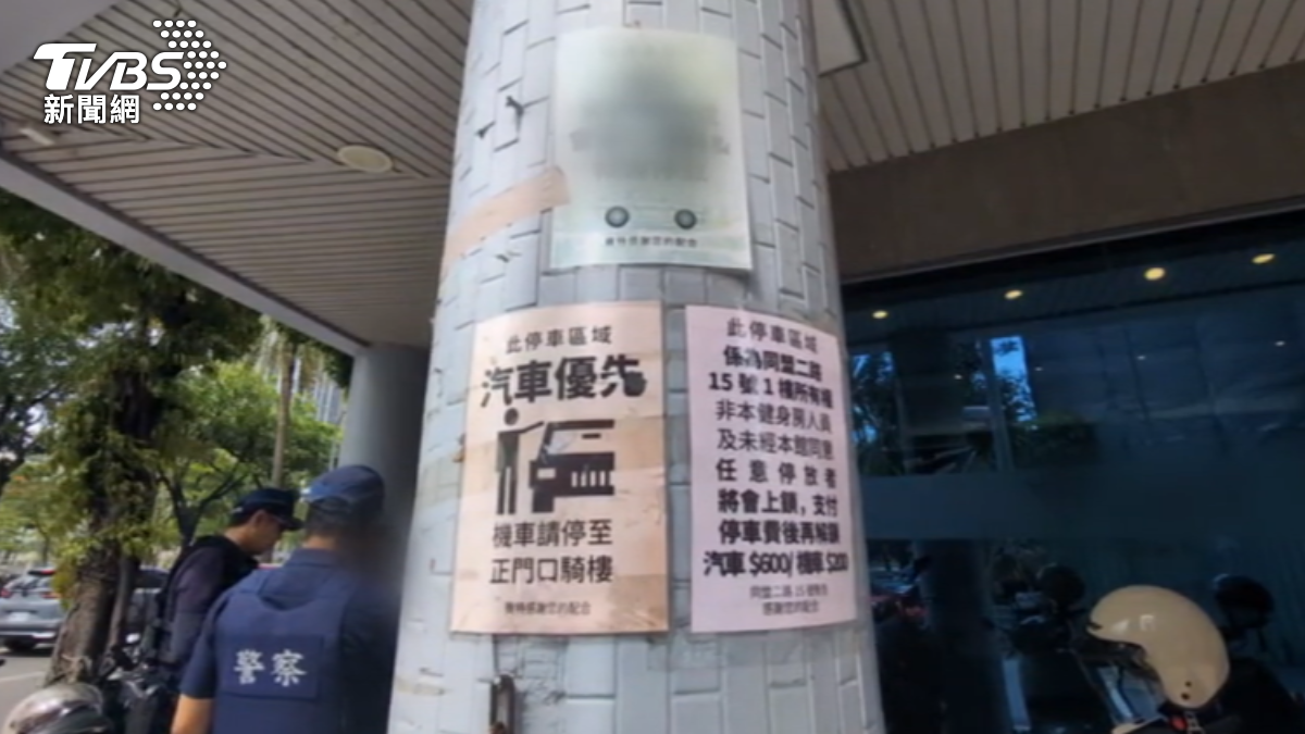 假日人潮爆滿！旗津居民沿途「攬客」騎樓變「收費停車場」
