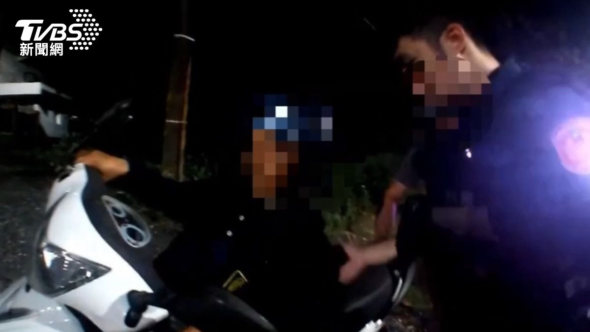 獨騎7公里返家！6旬翁途中「血糖低」狂晃　暖警伸援手護送