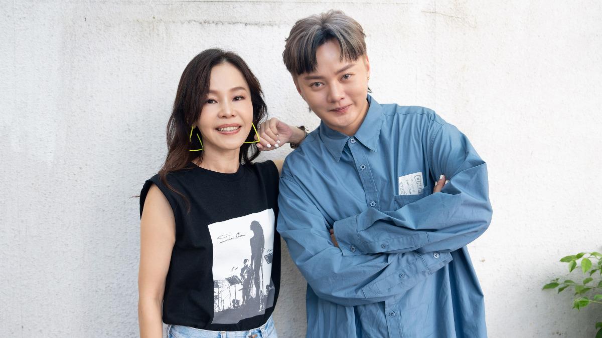 彭佳慧化身司機，載好友許富凱在車上深聊。（圖／索尼音樂提供） 