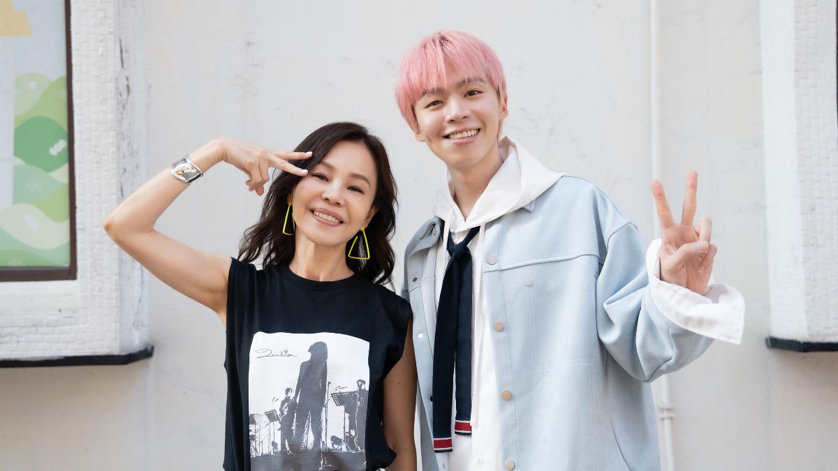 彭佳慧也找女兒偶像瑋瑋一起搭車聊天。（圖／索尼音樂提供） 