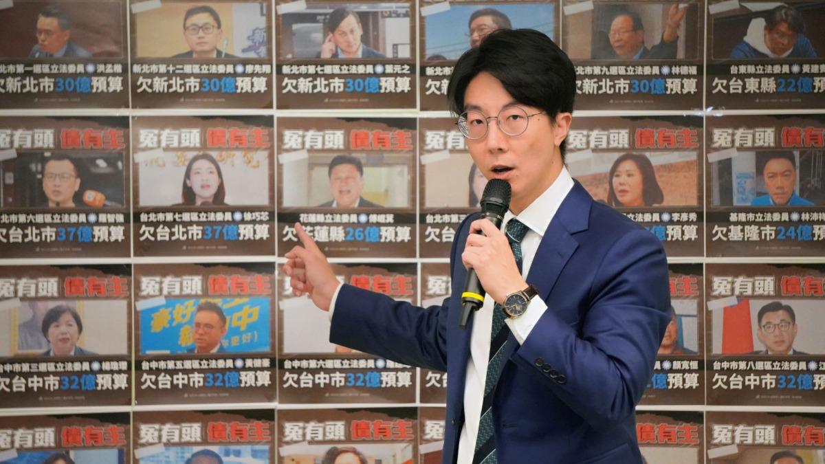 吳崢指出，民進黨政府執政9年的地方補助款本年年升高。（圖／民進黨提供）