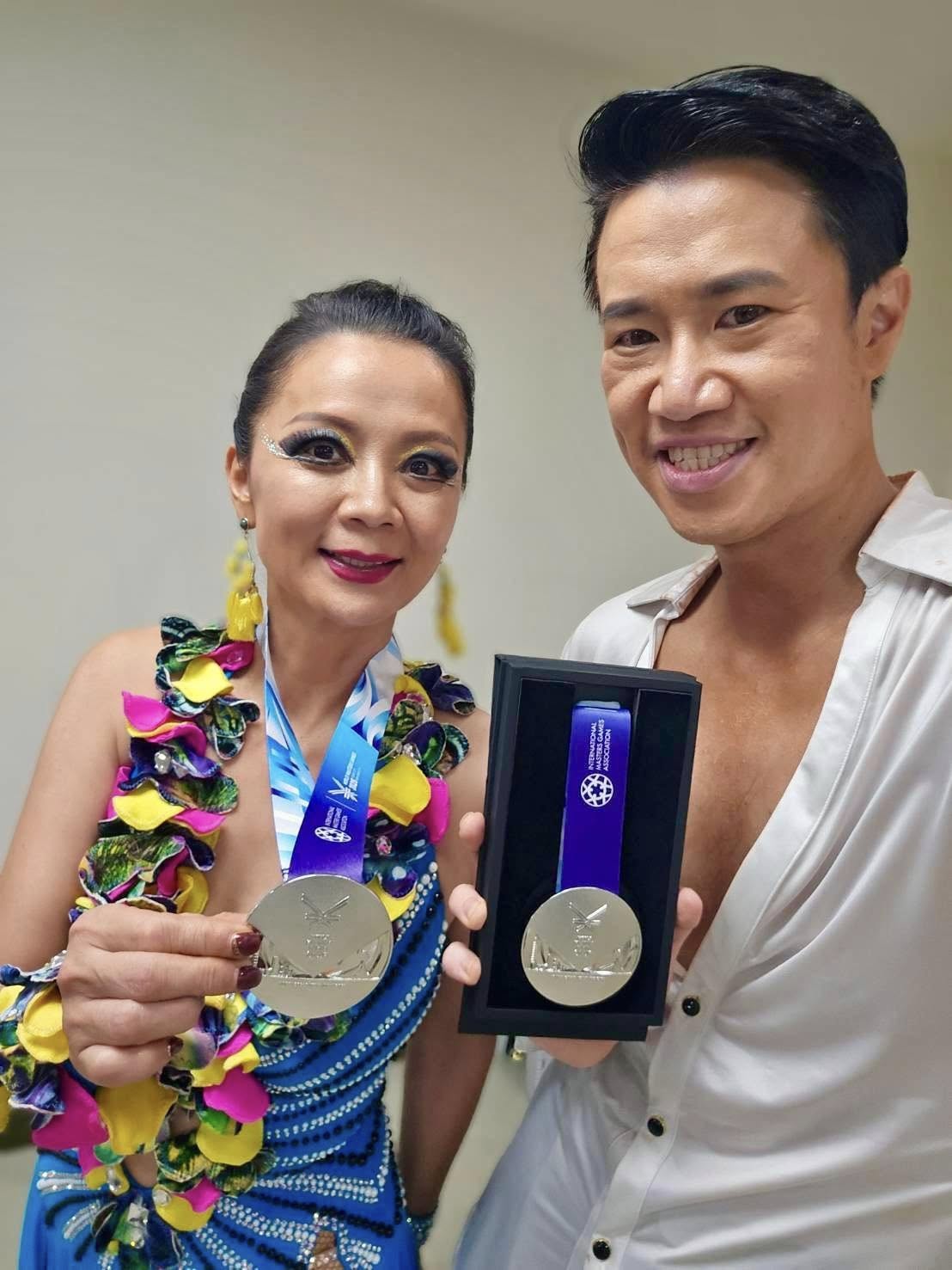 高欣欣（左）今再度奪牌。（圖／翻攝自高欣欣臉書）
