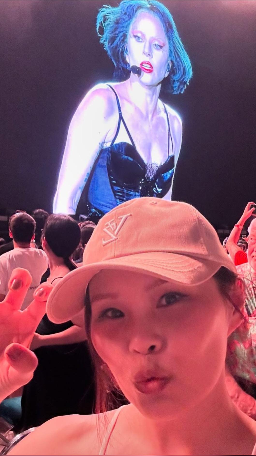 周蕙日前到新加坡朝聖Lady Gaga演唱會。（圖／翻攝自周蕙臉書）