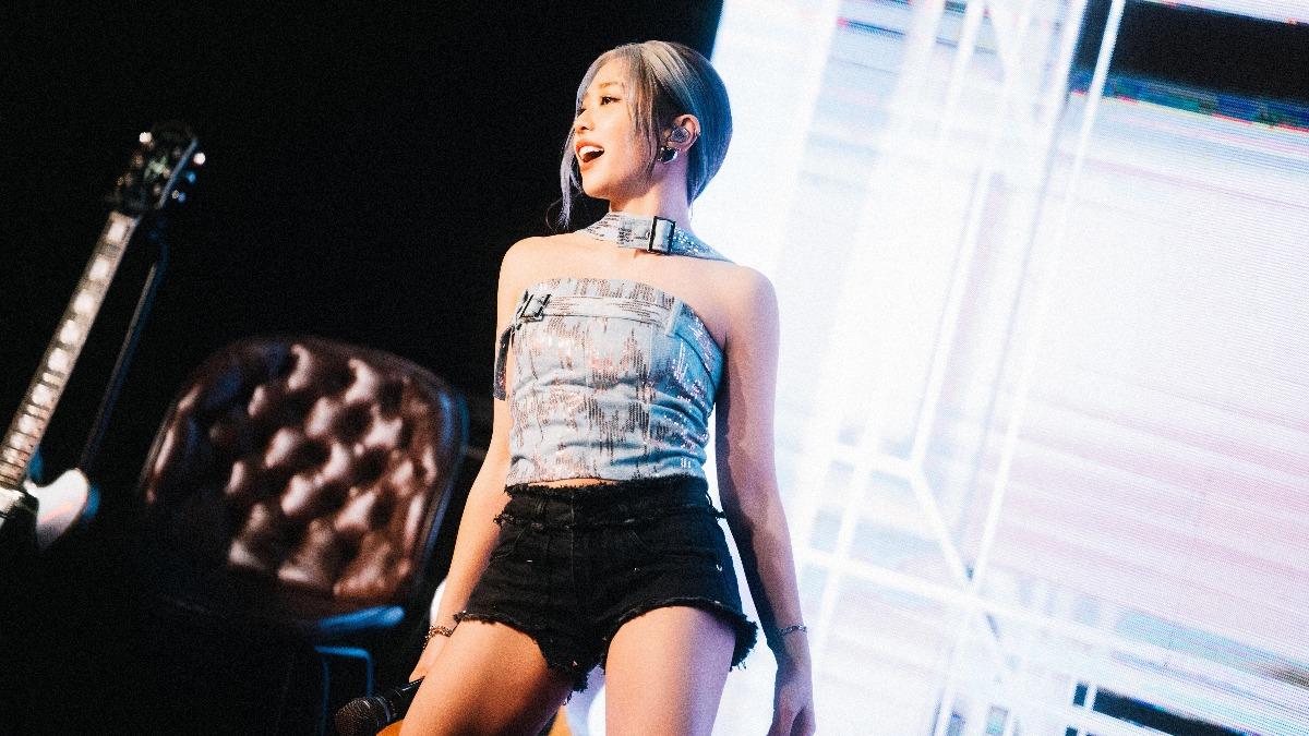 艾薇坦言曾有過一段低潮期。（圖／環球音樂提供）