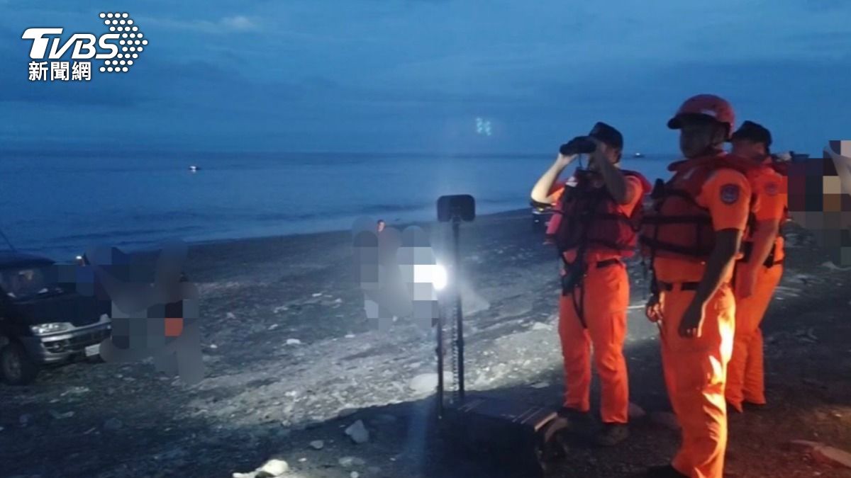 海巡獲報後在現場展開搜索，不過一直到今日兩人仍未尋獲。（圖／TVBS）