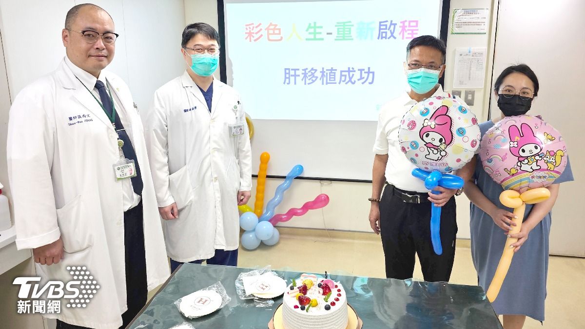 女兒勇敢捐肝給父親。女兒（右一）、爸爸（右二）。（圖／TVBS）