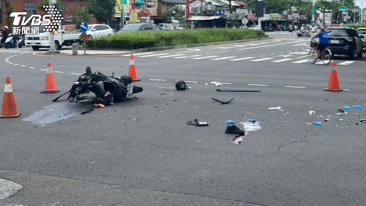 地上還殘留血跡，一名40歲男子命危送醫。（圖／TVBS）