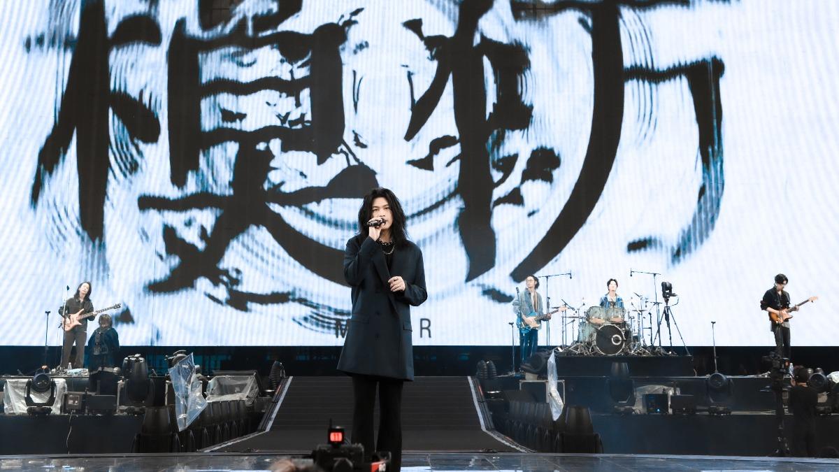 麋先生擔任五月天演唱會開場嘉賓。(圖/相信音樂提供)