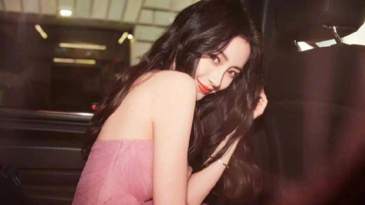 Angelababy赴港驚傳被經紀人「當街訓話」 小腹微凸狀態曝光