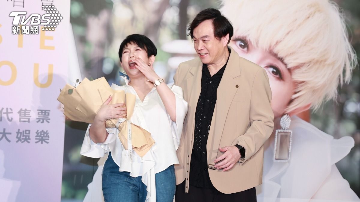 康康相當佩服周思潔還清1億負債且東山再起。（圖／黃城碩攝）