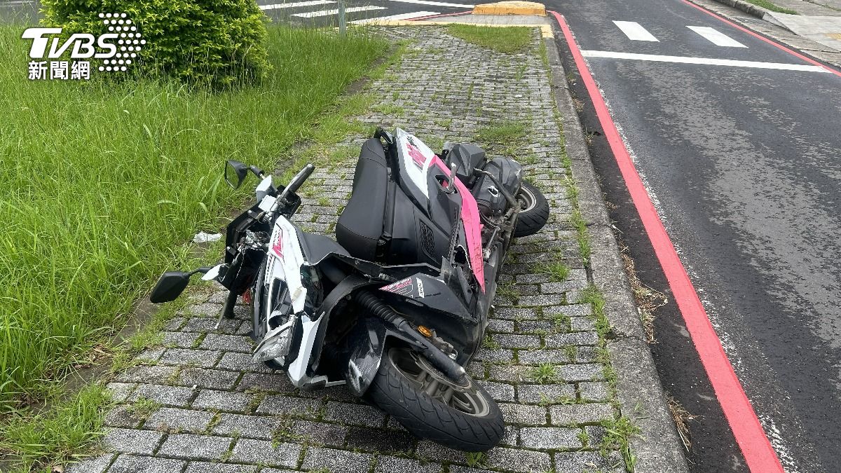 魏姓機車騎士回家路上遇到車禍。（圖／TVBS）