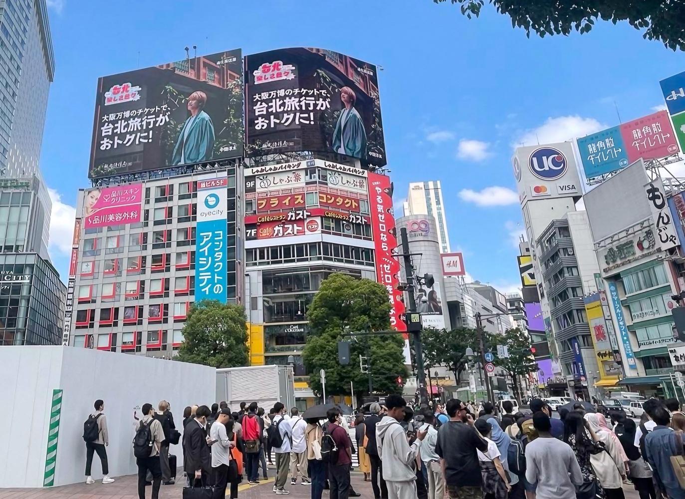 澀谷廣場大型戶外廣告牆自即日起播放中間淳太於臺北拍攝的精彩影像。（圖／臺北市政府觀光傳播局提供）