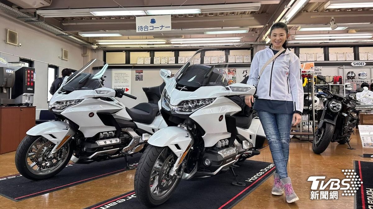 乘坐配備加熱功能休旅款重機，蘇宗怡自稱是「皇太后等級」乘客。（圖／TVBS）