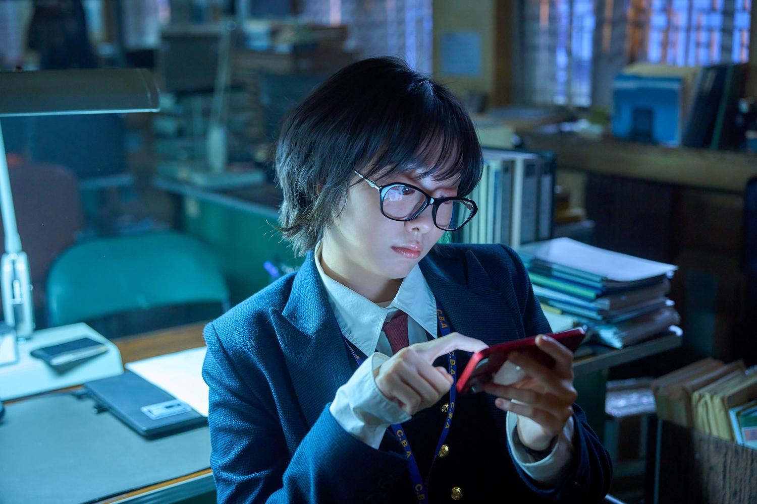 金多美飾演的犯罪側寫師「尹異羅」個性獨特。（圖／Disney+提供）