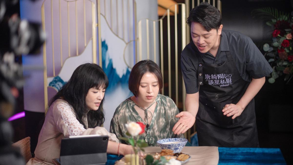 索艾克親手製作牛肉麵。（圖／緯來綜合台提供）