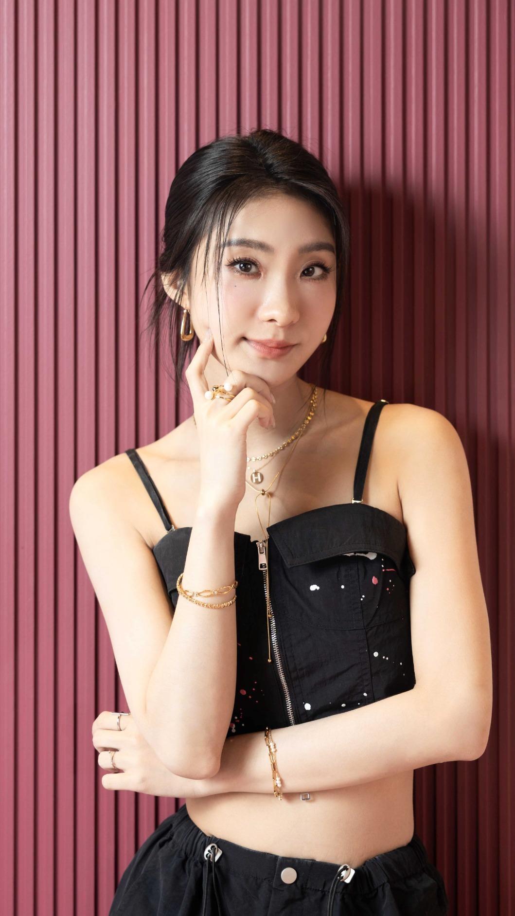 陳華皮膚相當敏感，挑選飾品格外小心。（圖／miramira提供）