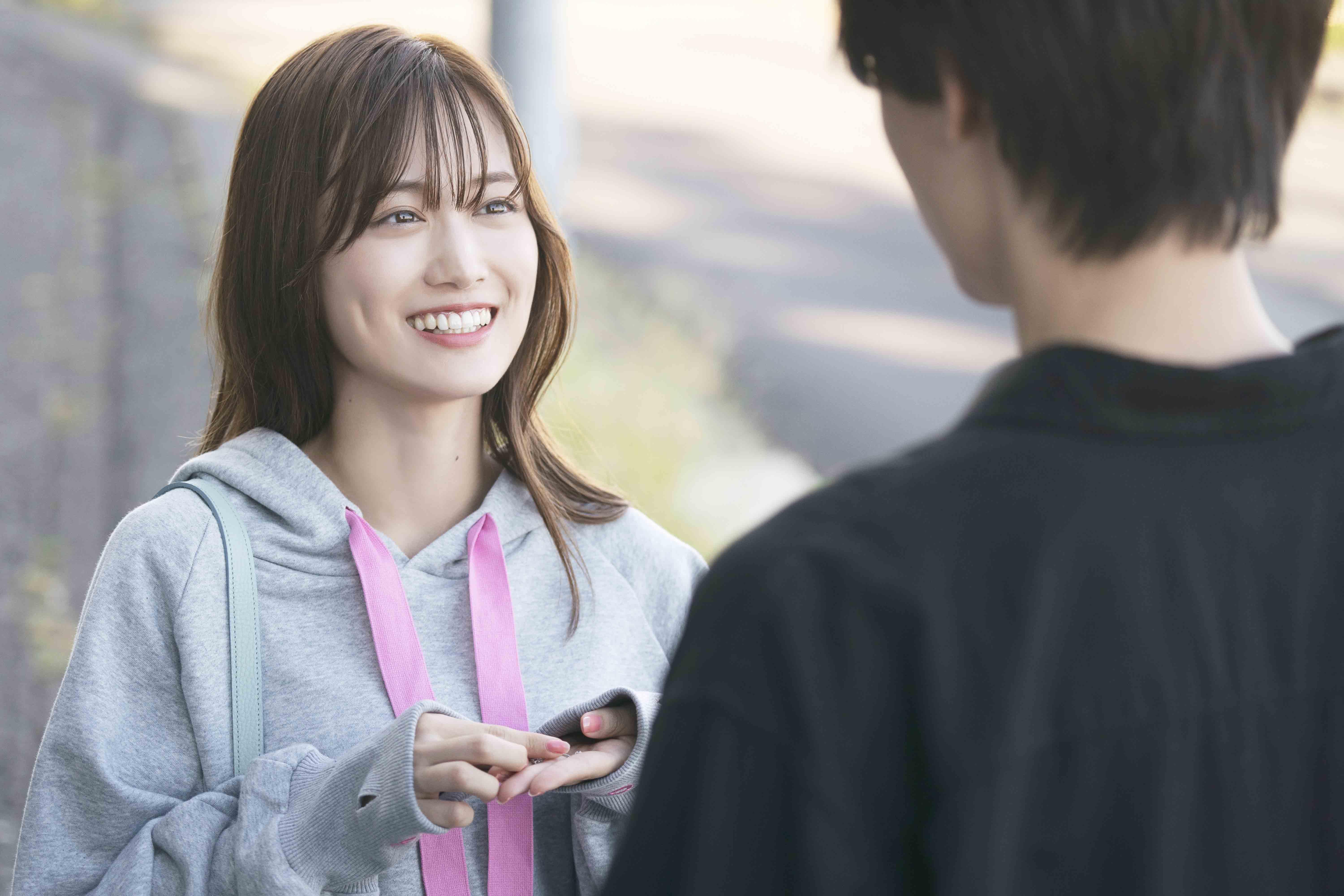 山下美月為片中造型跟原著作者Mashiro討論多時。（圖／天馬行空提供）