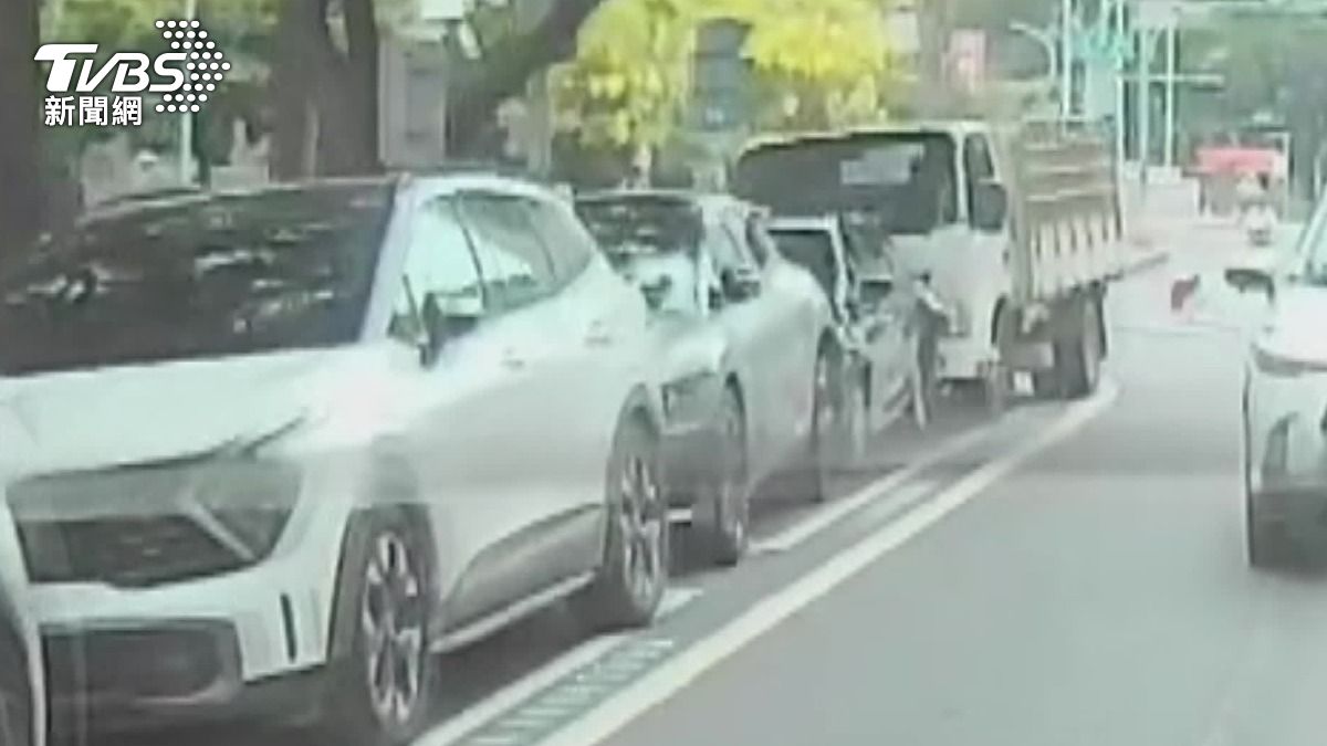 貨車連撞4車肇逃！30歲駕駛被逮稱「還車時間到了」