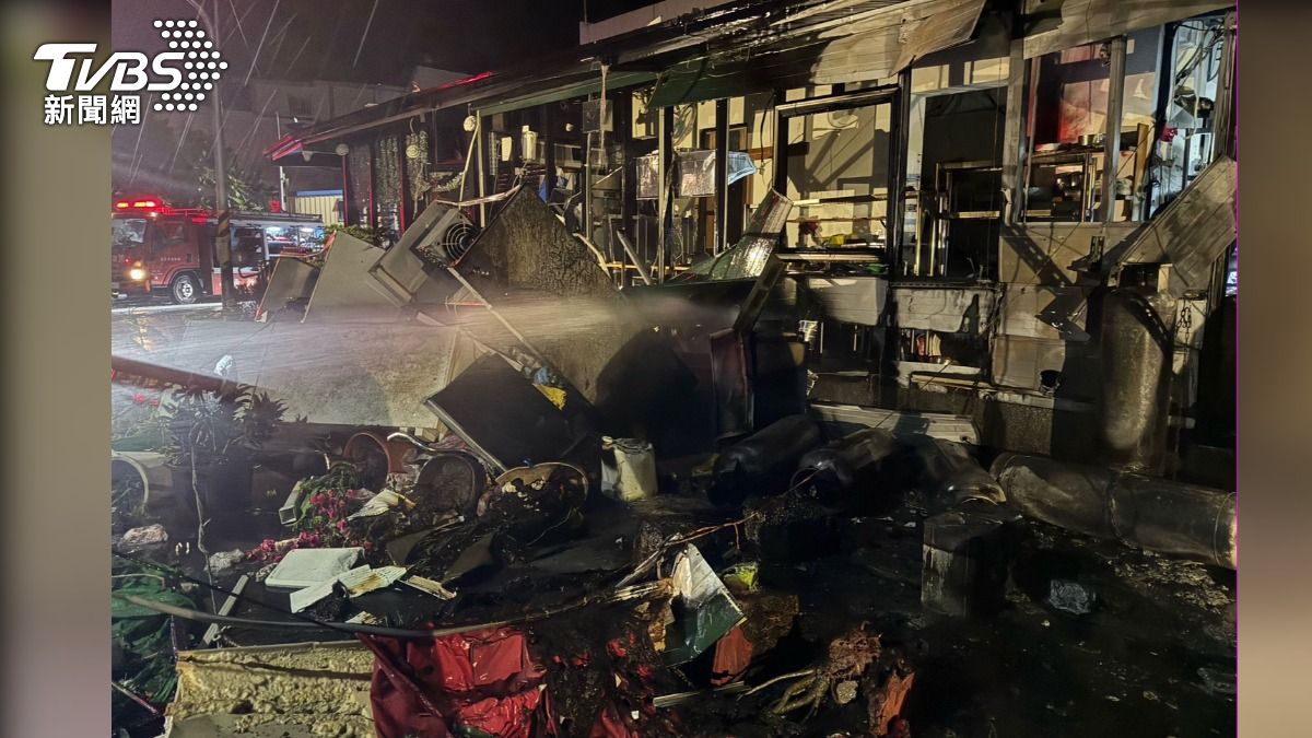台東成功鎮「鯊魚黑幫」海鮮餐廳發生氣爆火警。（圖／台東縣消防局提供）