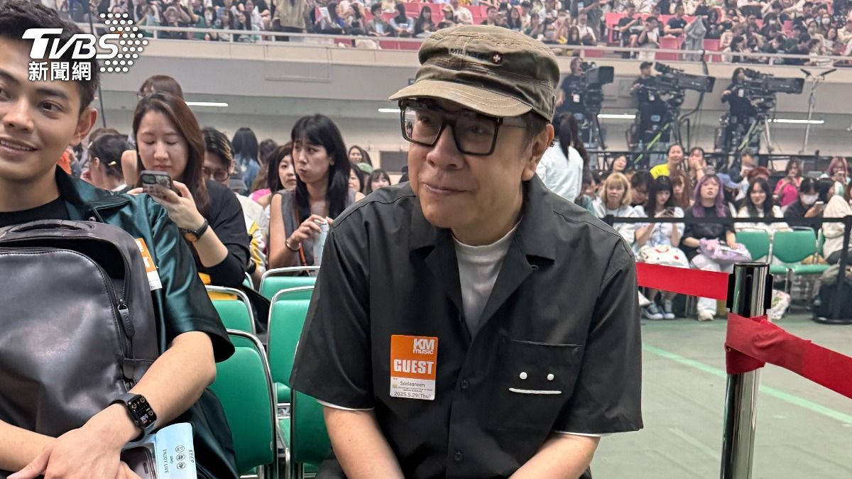 直擊／蔡康永現蹤東京被拍！身邊跟隨小鮮肉　唱蘇打綠獻給小S