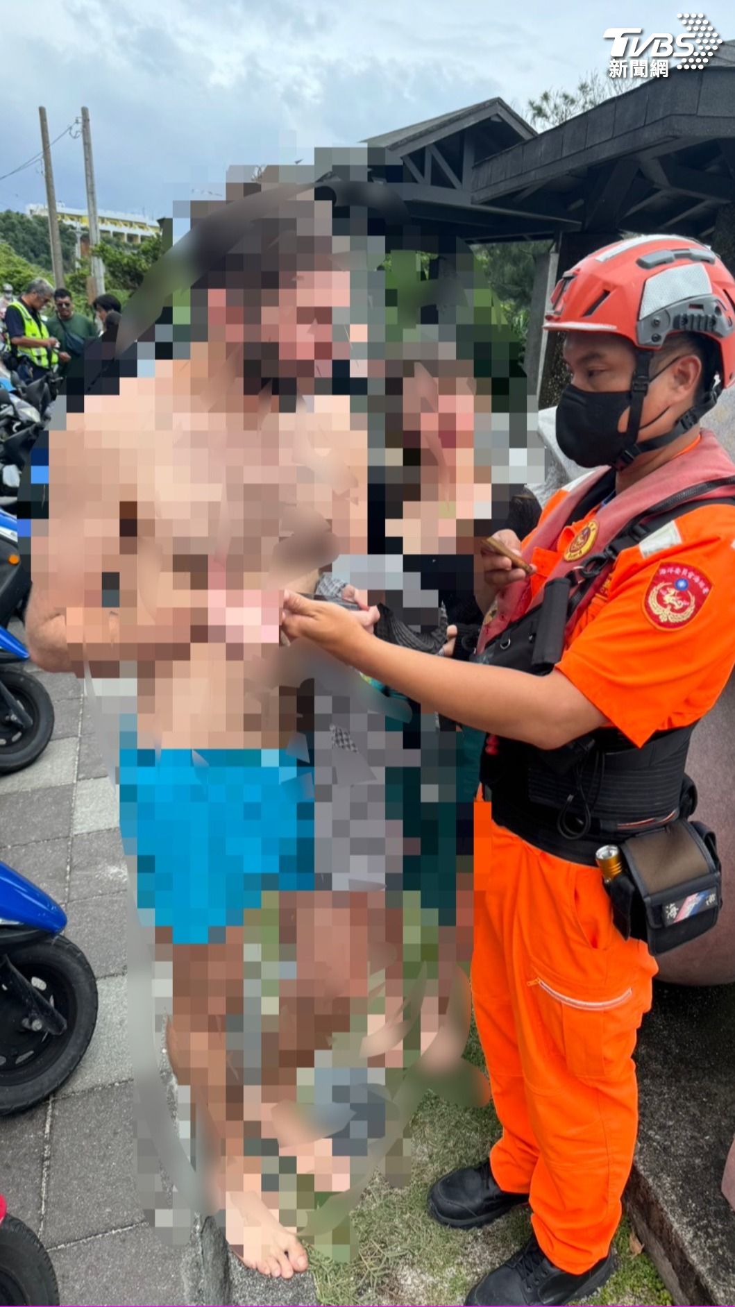 外籍友人上岸後，找尋不到墨西哥籍友人，緊急向海巡隊通報求救。(圖//第一三岸巡隊提供)